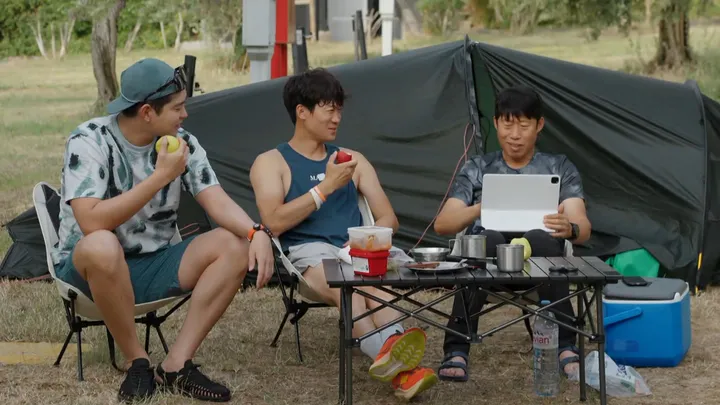 텐트 밖은 유럽 4화