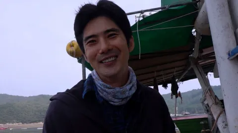 시간이 만든 맛 이색 소금과 훈연 멸치