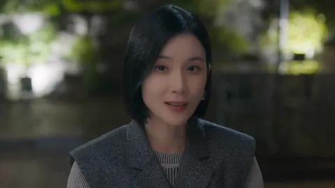 사자가 자세를 바꾸면 밀림이 긴장한다