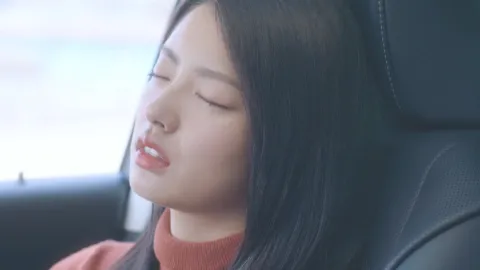 8. 가짜 결혼식과 진짜 키스