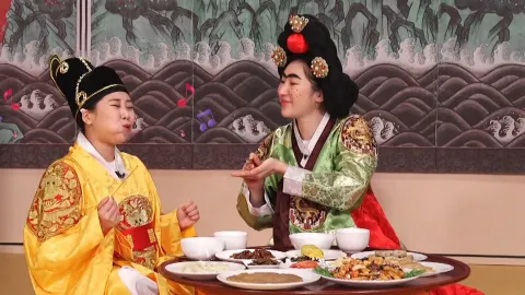 젓가락질을 열심히 해요!