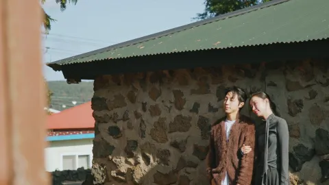 한 걸음 더, 혹은 한 걸음 멀리