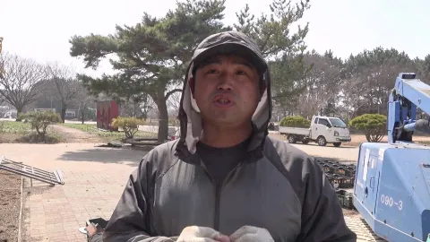 317. 봄을 맞이하는 사람들