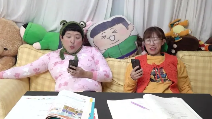6화: 엄마 몰래 이불 속에서 살아남기ㅋㅋ