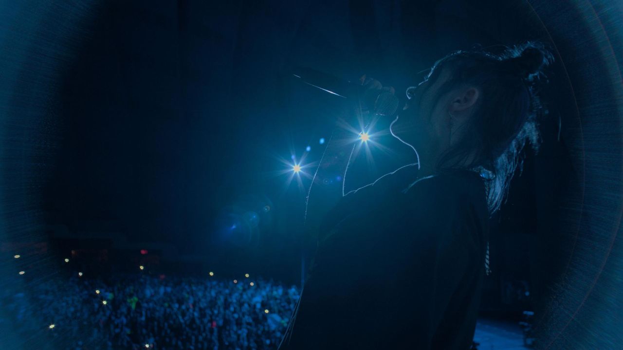 '빌리 아일리시: 조금 흐릿한 세상' - Billie Eilish: The World’s A Little Blurry