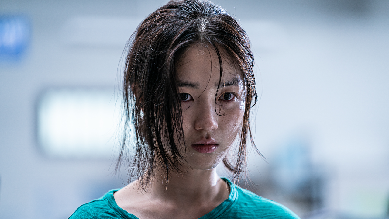 불도저에 탄 소녀