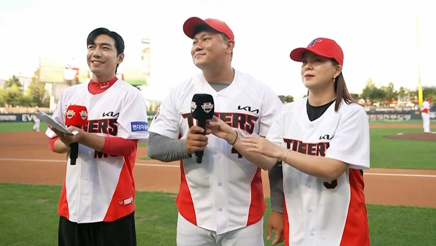 [KIA] 2024/8/21 시구&시타 - 동호인 야구팀 아레스 임상현 & 이다영 | TVING