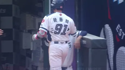 [롯데] 2025/6/1 0의 침묵을 깨는 윤동희의 선제 솔로포! 포스터 포스터