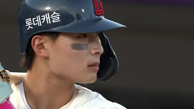 [롯데] 2025/6/4 '1사 만루 득점 찬스' 윤동희의 희생플라이 타점으로 앞서가는 롯데 포스터 포스터
