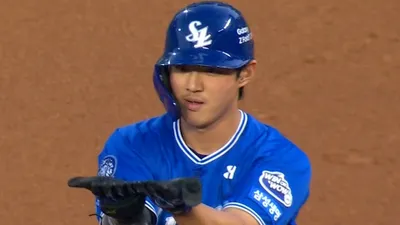 [삼성] 2025/8/7 '식을 줄 모르는 타선' 구자욱의 2타점 적시타! 포스터 포스터