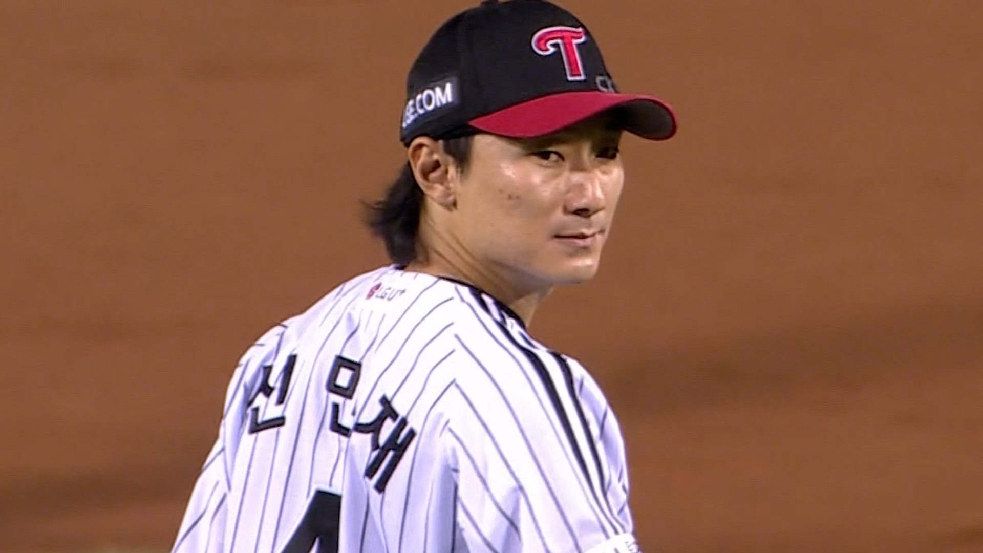 [LG] 2025/9/11 '무사 1, 3루 위기' 더블플레이를 만드는 신민재의 빠른 판단 | TVING