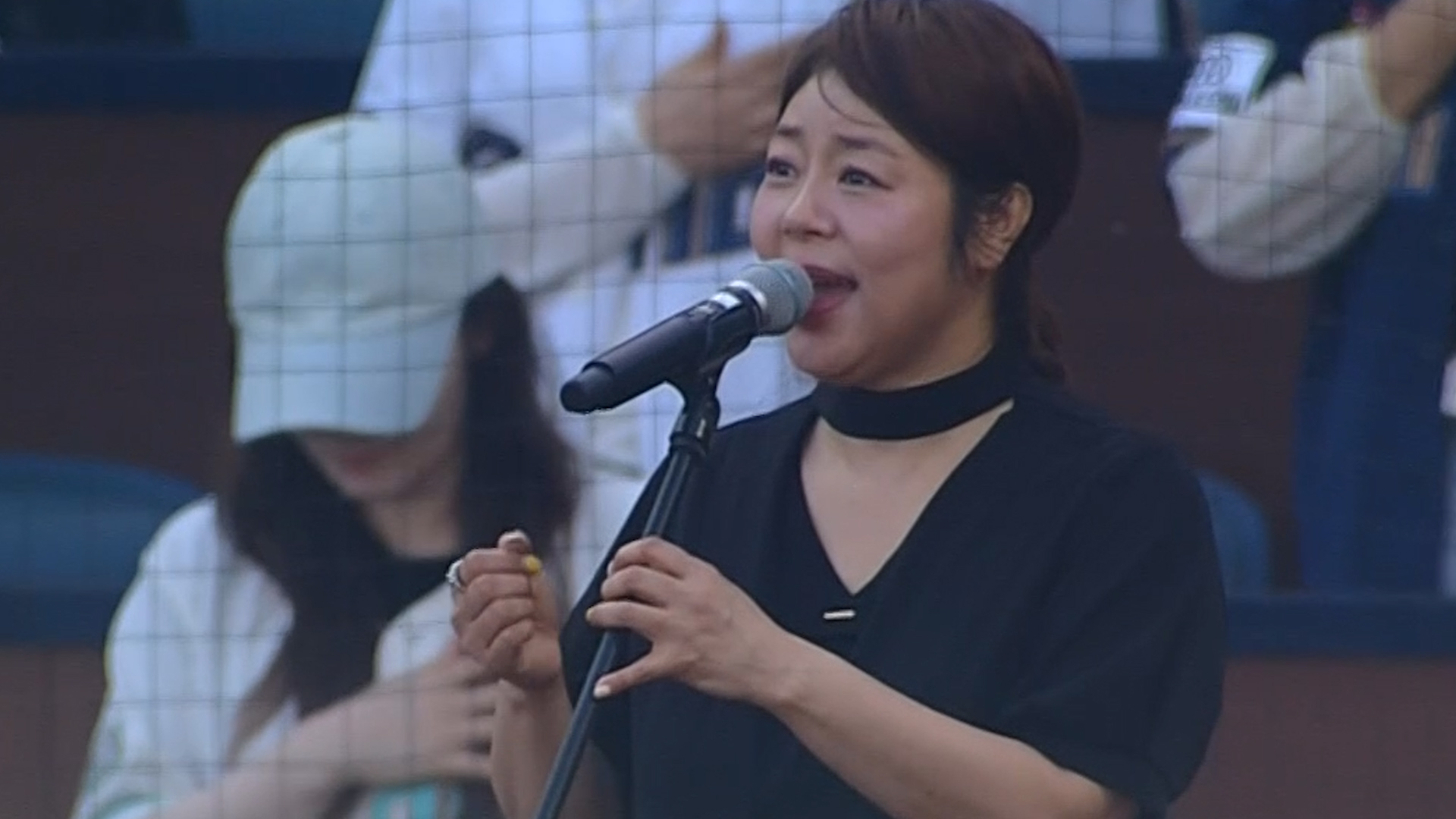 엄지영 애국가 제창 관련 화면