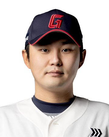 정철원, the player with the most 홀드s in the league