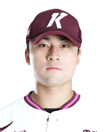 박윤성, the player with the most 홀드s in the league