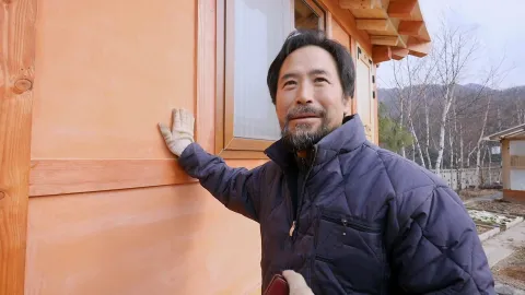 혹한을 녹인다! 이동식 찜질방과 화목난로